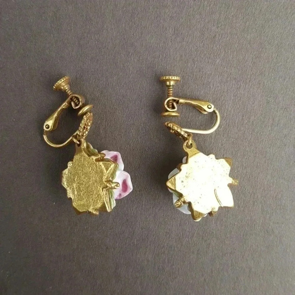 Vintage 1970s Rose Porcelain Shabby Back Earrings - Picture 2 of 2